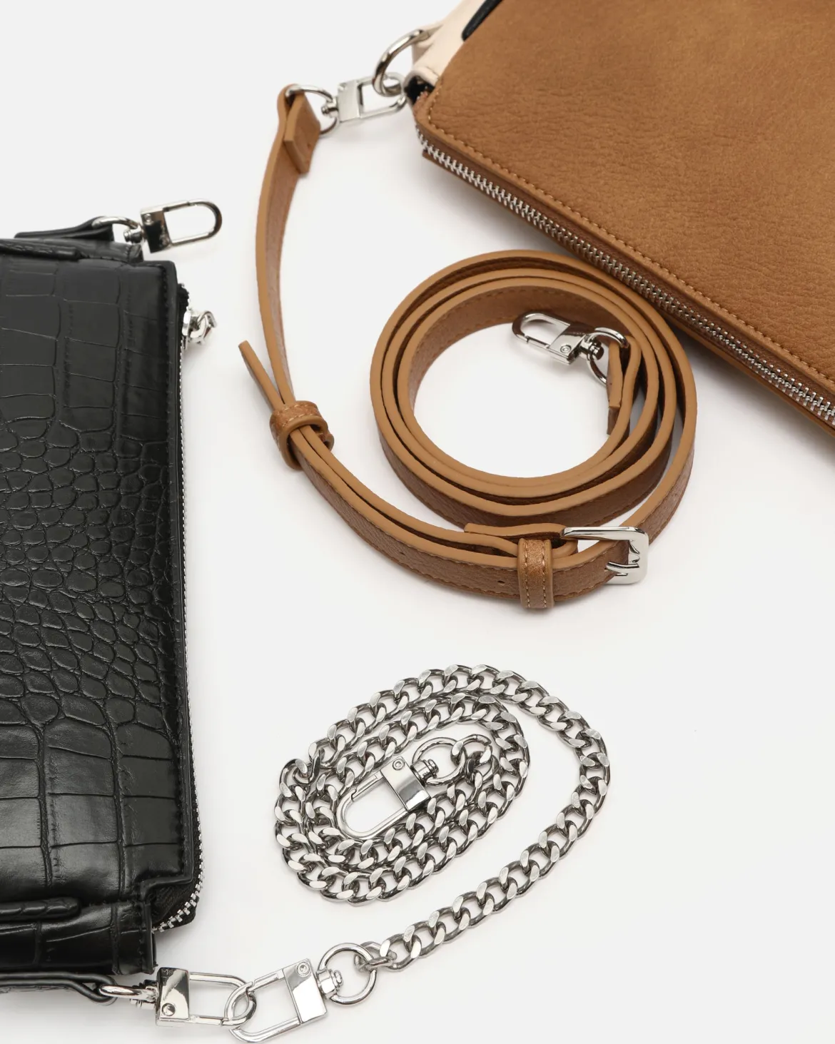 Bolso bandolera con compartimento extraíble y estampado animal print