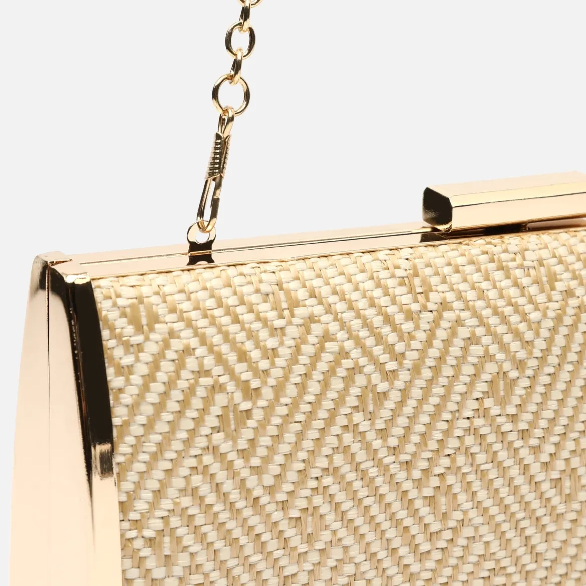 Bolso bandolera pequeño de fiesta efecto rafia con cadena