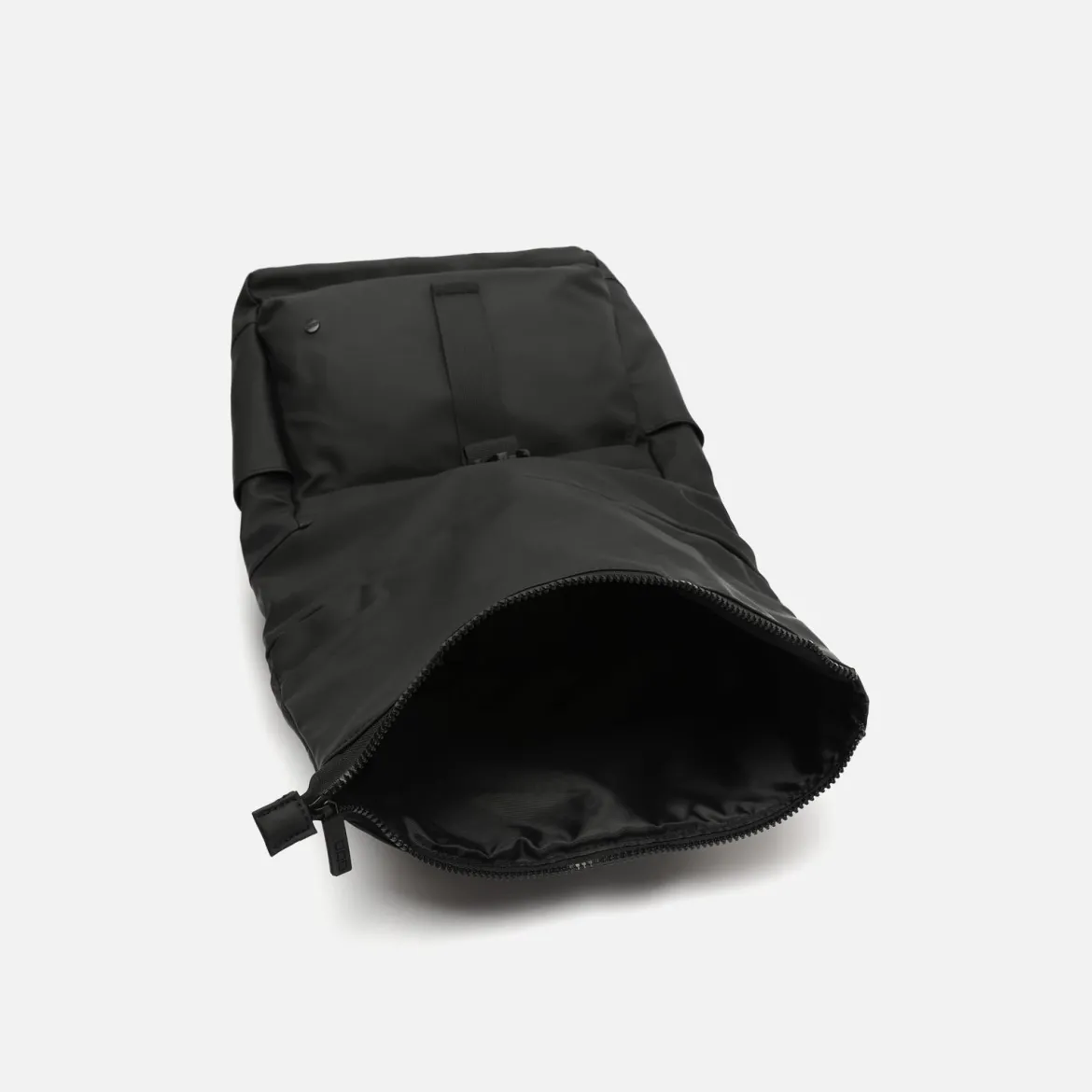 Mochila con solapa en nylon con bolsillo para portátil 15.6 pulgadas