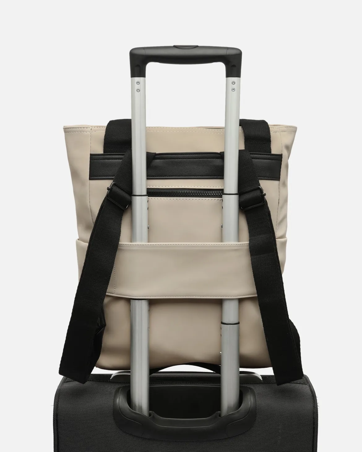 Mochila grande en nylon con bolsillo para portátil (14") y asa de hombro
